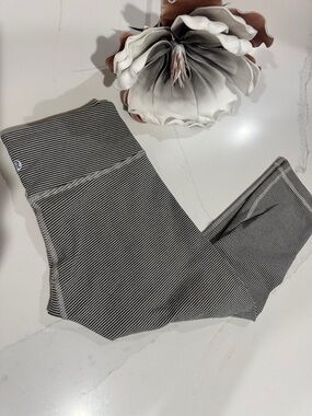 lululemon athletica Black & White Striped Leggings Size 0